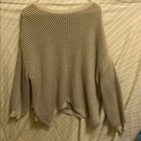 Tan sweater never worn before one size fit all - Picture 3 of 5
